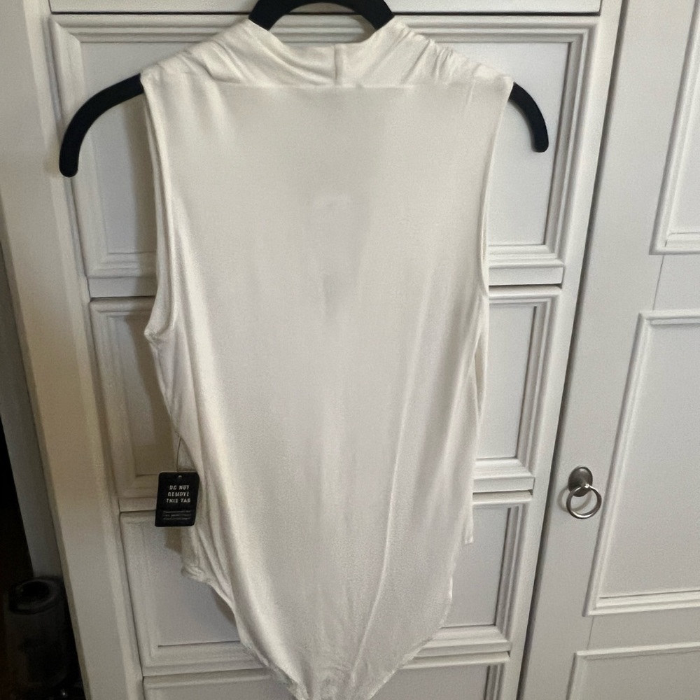 NWT Express Women's Cream V-Neck Bodysuit - Picture 2 of 2